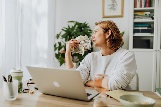 quanto ganha um consultor imobiliario